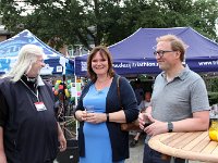 IMG 1825  Angelique Beekhuizen met haar man die het feest officieel opende